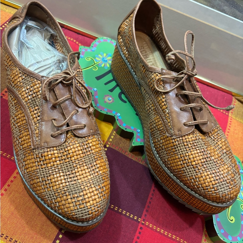 Schutz platform Shoes Sz 8